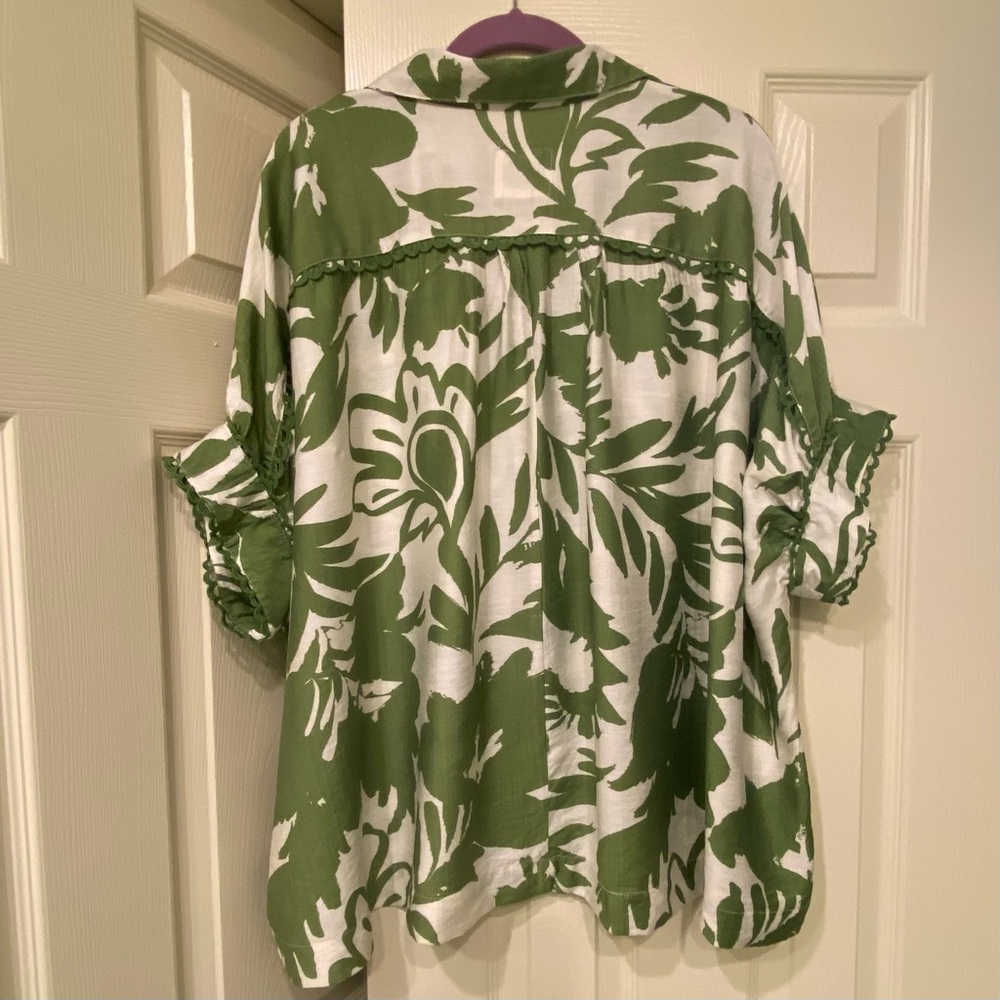 Green and White Floral Button-Up Shirt - Picture 2 of 5
